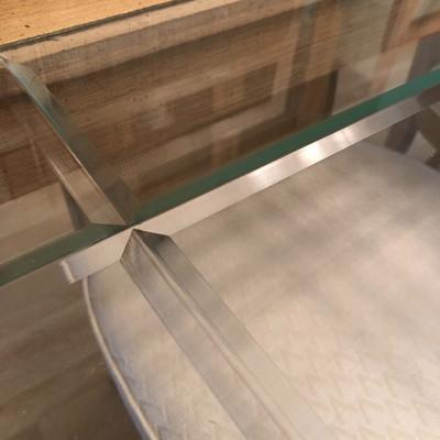 Dining table beveled glass detail