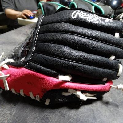 Rawlings baseball glove with soft baseball.