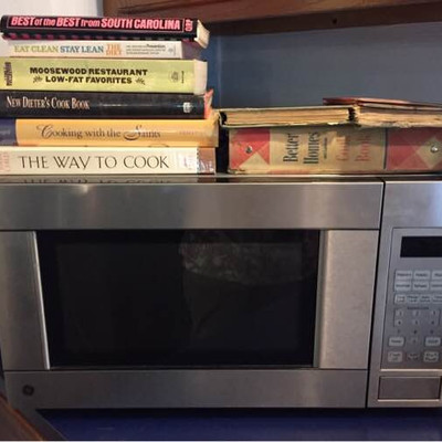GE Microwave & Cookbooks