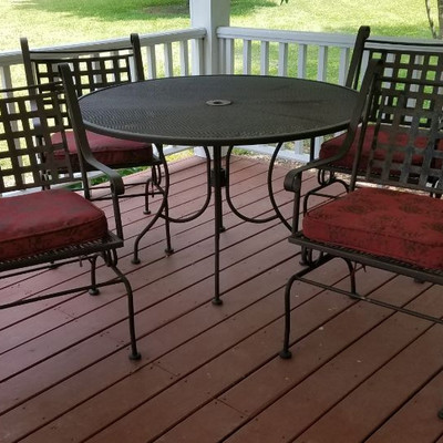 Metal Outdoor Table and 4 Chairs