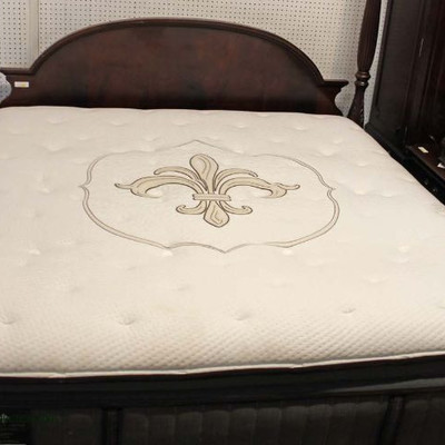  5 Piece â€œBernhardt Furnitureâ€ SOLID Mahogany Bracket Foot Bedroom Set with King Size Poster Bed with Mattress and Fitted Interior...