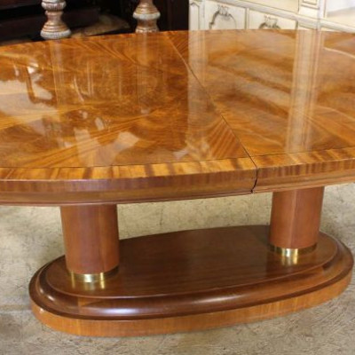  BEAUTIFUL 9pc â€œHenredon Furnitureâ€ Burl Mahogany Oval Dining Room Table with2 Leaves and 8 Laminated Modern Design Chairs

Auction...