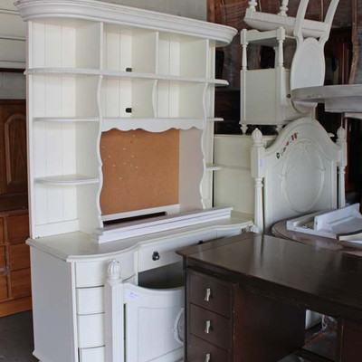  6 Piece White Painted Single Bedroom Set

Auction Estimate $200-$400 – Located Dock 