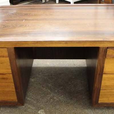  Mid Century â€œKnoll Furnitureâ€ Modern Danish Walnut Executive Desk

Auction Estimate $200-$400 â€“ Located Inside 