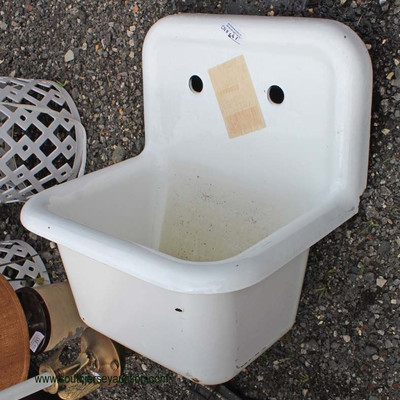  NEW Cast Iron Porcelain Over Lay Farm Style Sink

Auction Estimate $100-$300 â€“ Located Field

 

  