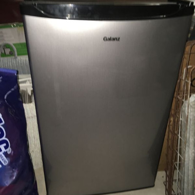 Galanz apartment refrigerator 
