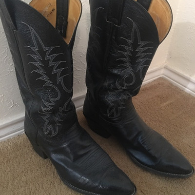 Vintage pair of â€œNoconaâ€ menâ€™s boots 