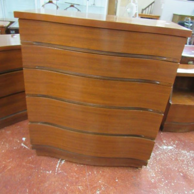 Mid Century Modern Mahogany chest of drawers
