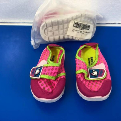 Kids Mesh Light Weight Shoes Toddler size 6 (Pink)