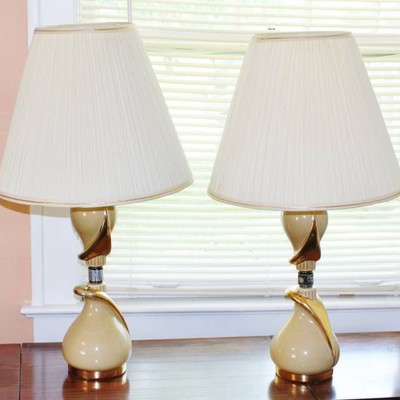 Pair of Beautiful Vintage Lamps in excellent condi ...