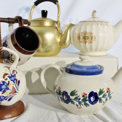 Tea Time! 3 Teapots and 4 cups