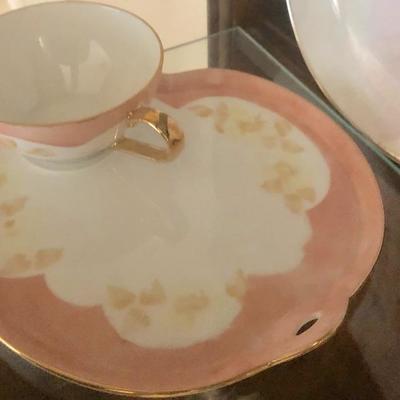 Tea cup and saucer 