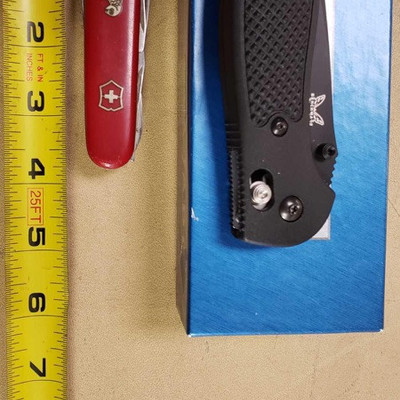 5153: Pocket knives
2 pocket knives knives measures approximately from 3