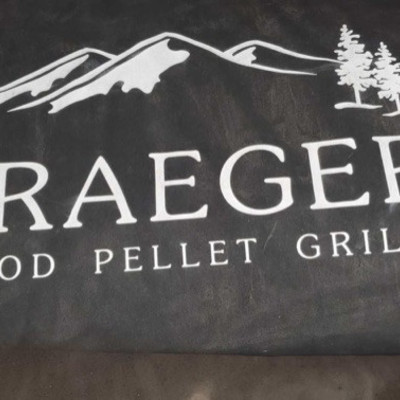 1002: Traeger Wood Pellet Grille
Awesome wood pellet grill by Traeger! the Pro series gen 1 grill features digital pro controller...