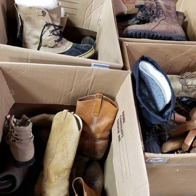 6010: 	
6 boxes of BearPaw Boots, Hiking Boots, Sorel Boots and more! MOST ARE NEW!!!
Includes shoes with tags still on in box. Bear...