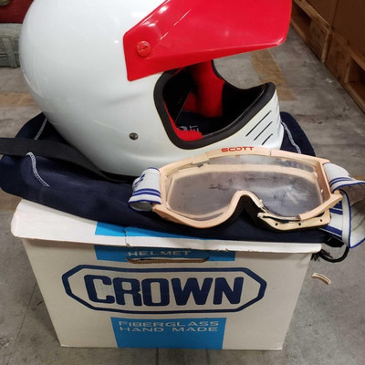 1273: 	
Crown Motorcycle Helmet w/ Goggles
Size M, Model: FG-1, White. Scott Goggles