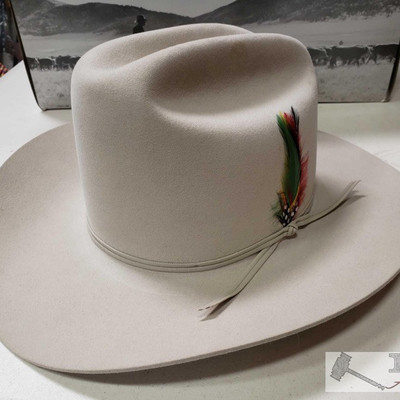 915: 	
4X Beaver Stetson Cowboy Hat Size 7 1/4 with Box
Pretty awesome! This is a Stetson Cowboy hat, 4X beaver fur acorn carson pinch,...