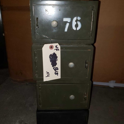 815: 	
4 military lockboxs
4 military lockboxs