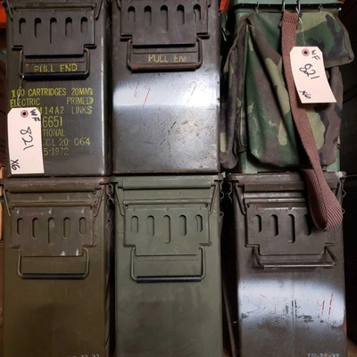 821: 	
5 20mm ammo cans and one hunter seat
5 20mm ammo cans and one hunter seat