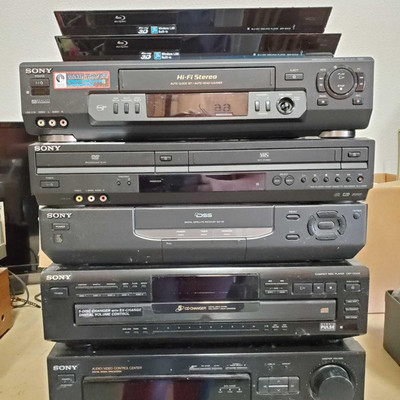 *Sony DVD/VCR with Hi-Fi Stereo, auto clock set and auto head cleaner, model #SLV-D281P 
*Sony VCR Plus+ Timer programming with auto...