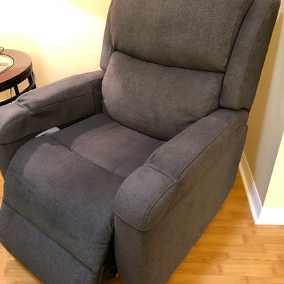 Steel Gray Flexsteel Electric Lift Chair - $250 (36W 34D)