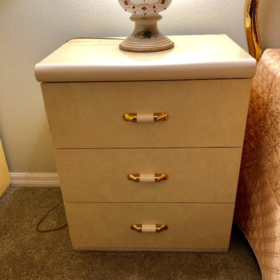 Cream Lacquer Mid-century Made in Italy 4 Piece Bedroom Suite - $430 Buy the set and save!
Includes: 6-Drawer Dresser w/Round Mirror -...