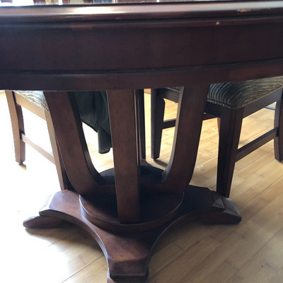 Round Cherry Stain Dining Table w/4 Chairs & 18