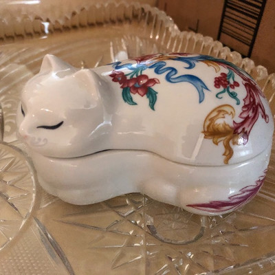 Ceramic Cat trinket box