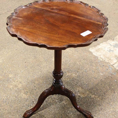 ANTIQUE Mahogany Pie Crust Lamp Table
Auction Estimate $100-$200 – Located Inside
