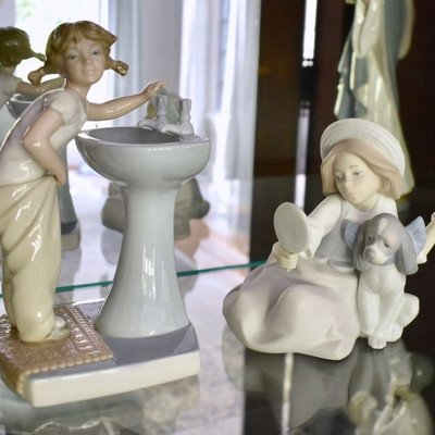 Lladro "Clean Up Time" (#4838, retired) and "Who's the Fairest" (#5468, retired)
