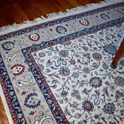 Hand knotted Persian rug, approx. 8' X 10'