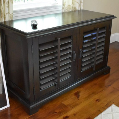 Media cabinet with louvered doors