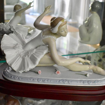 Lladro "Ovation" ballerina figurine (#6614, retired)