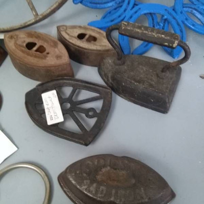 Iron and Metal Horseshoes, Bit, Wheel and DÃ©cor..