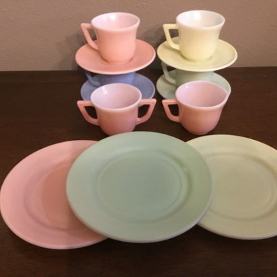 Vintage Hazel Atlas Childâ€™s Pastel â€˜Little Hostessâ€™ Glass Tea Set.