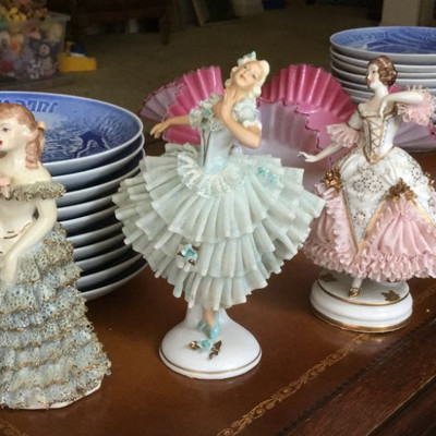 Lace figurines