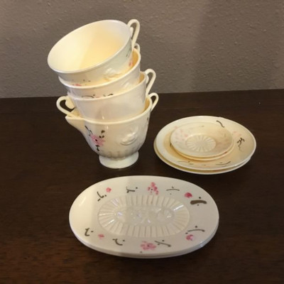 Plasmodium Alice In Wonderland tea set,