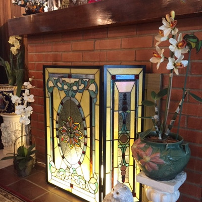 Illuminated stained glass fire screen