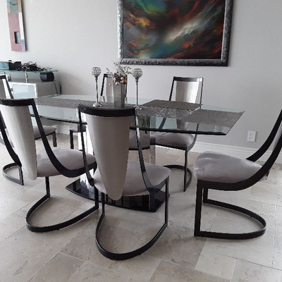 MID CENTURY/ MODERN GLASS AND CHROME TABLE WITH 8 CHAIRS