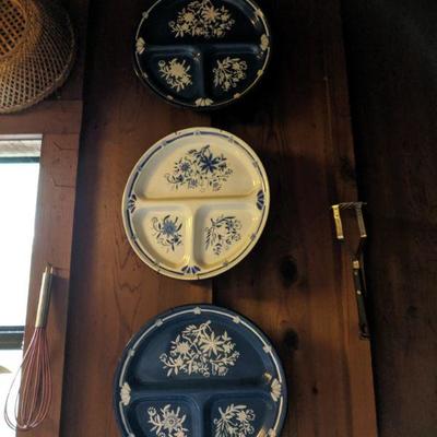 Sectioned enamelware plate decor
