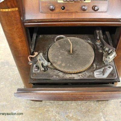  VINTAGE â€œPhilcoâ€ Burl Walnut and Inlaid Floor Model Radio/Record Player

Auction Estimate $200-$400 â€“ Located Inside

  