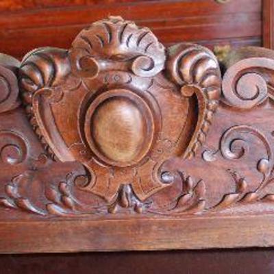  ANTIQUE Mahogany Carved Crest

Auction Estimate $20-$50 â€“ Located Dock 