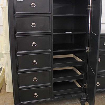  LIKE NEW CLEAN 5 Piece Contemporary King Bedroom Set with Under Bed Drawers

Auction Estimate $300-$600 â€“ Located Inside 