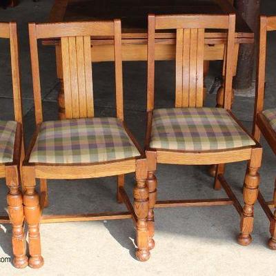  ANTIQUE 5 Piece Oak English Pub Table with 4 Chairs

Auction Estimate $100-$300 – Located Dock 