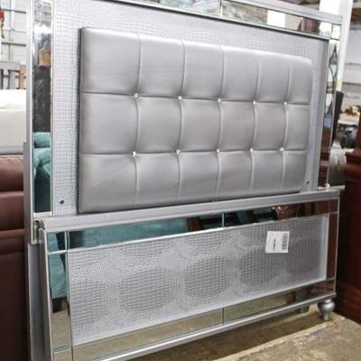  NEW Decorator Grey with Mirror Accents Upholstered Button Tufted Full Size Bed

Auction Estimate $200-$400 â€“ Located Inside

  