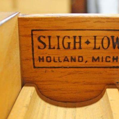  SOLID Knotty Pine Leather Top Desk with Chair by Sligh-Lowry Furniture

Auction Estimate $100-$300 â€“ Located Inside 