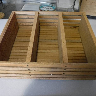 Nobility growers divided wood fruit crate