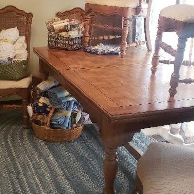 Thomasville Dining Table with 2 Leaves and chairs