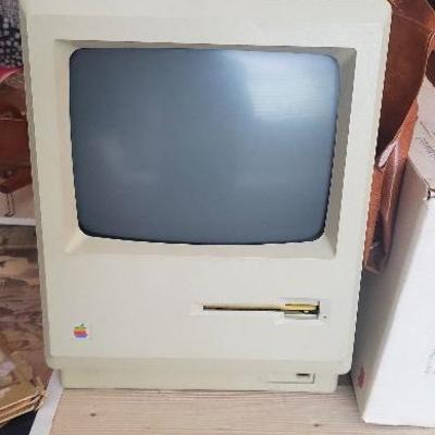 Apple Macintosh All In One Computer with Keyboard 