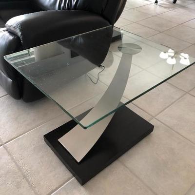 - Matching End/Side Table - $75
	(28W  24L)